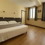 Отель Hotel Des Bains 24H 7J Paris Centre A 10 Min