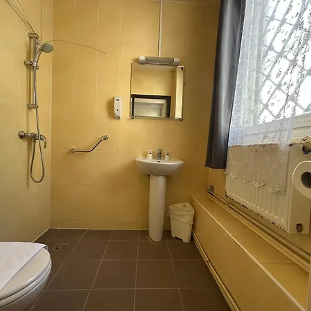 Des Bains A 10 Min De Paris Hotel Maisons-Alfort
