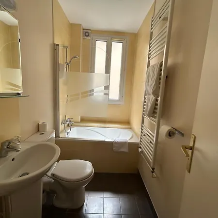 Des Bains A 10 Min De Paris Hotel