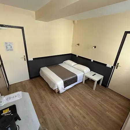 Hotel Des Bains A 10 Min De Paris