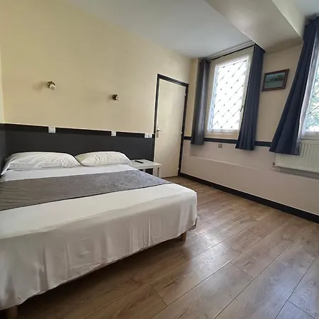 Des Bains A 10 Min De Paris Hotel
