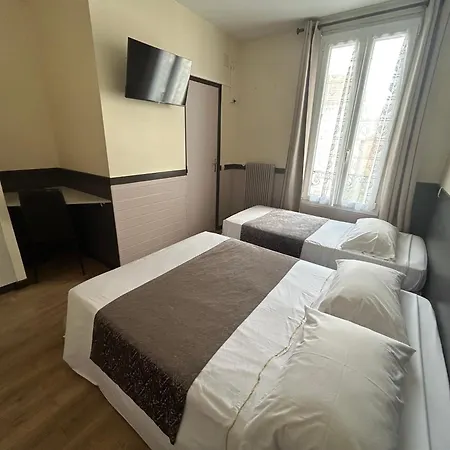 Hotel Des Bains A 10 Min De Paris 2*