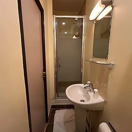 Des Bains 24h 7j Paris Centre A 10 Min 2*