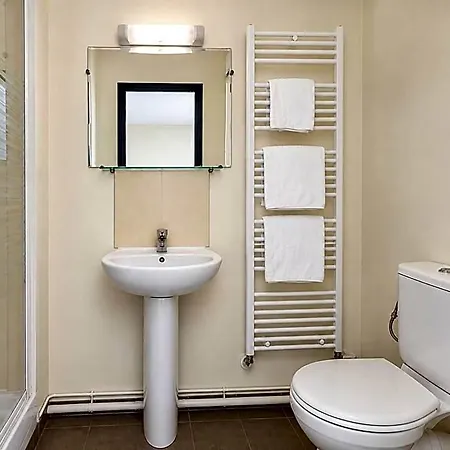 Des Bains 24h 7j Paris Centre A 10 Min Hotel 2*