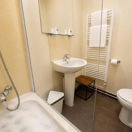 Des Bains 24h 7j Paris Centre à 10 Min Hotel 2*