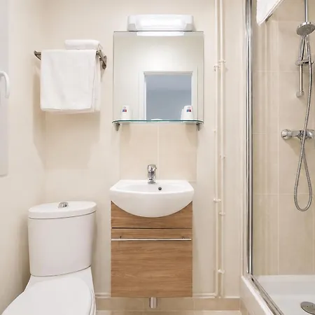 Des Bains 24h 7j Paris Centre à 10 Min Hotel 2*
