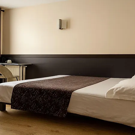 Otel Des Bains 24h 7j Paris Centre A 10 Min 2*