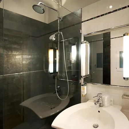 Des Bains 24h 7j Paris Centre A 10 Min Szálloda