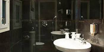 Des Bains 24h 7j Paris Centre A 10 Min Ξενοδοχείο 2*