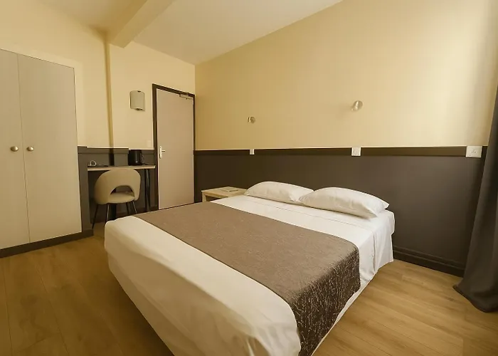 Des Bains A 10 Min De Paris 酒店
