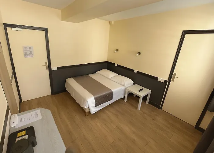 Des Bains A 10 Min De Paris Hotel 2*