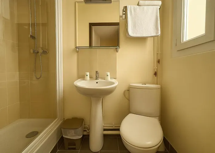 Des Bains A 10 Min De Paris Hotel