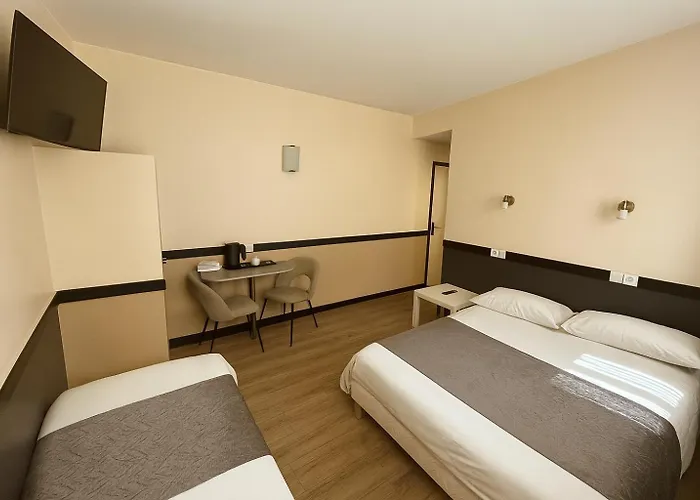 Des Bains A 10 Min De Paris Hotel 2*