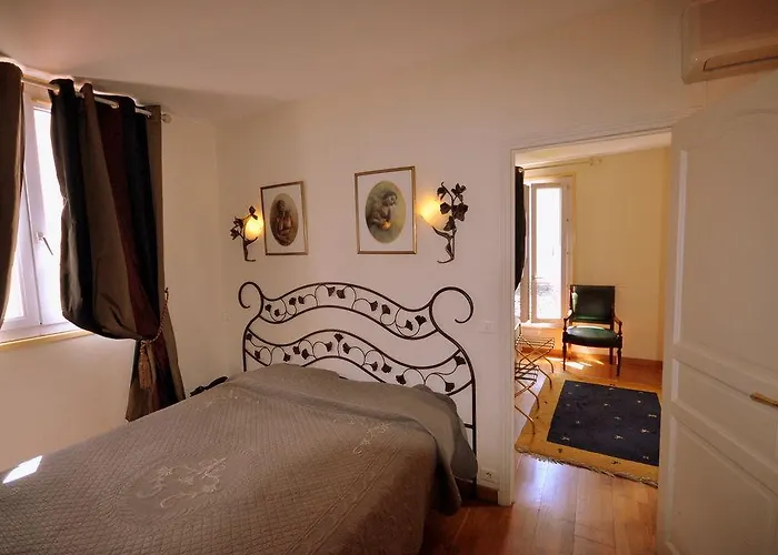 Des Bains A 10 Min De Paris Hotel